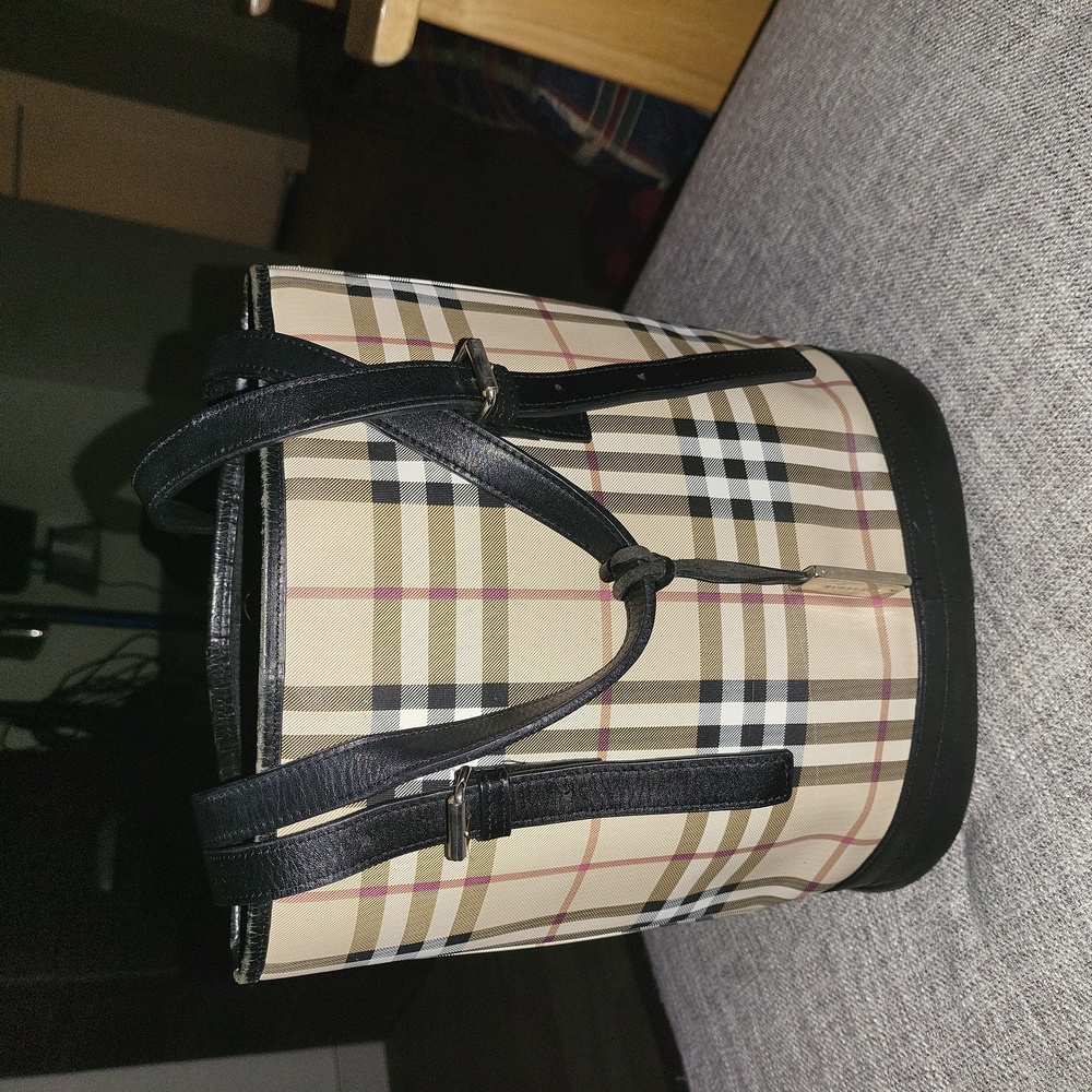 Burberry purse